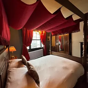 Golden Fleece Otel