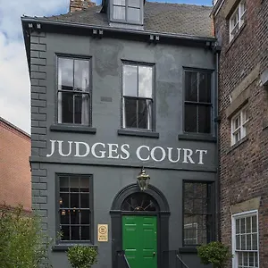 Pensión Judges Court, York